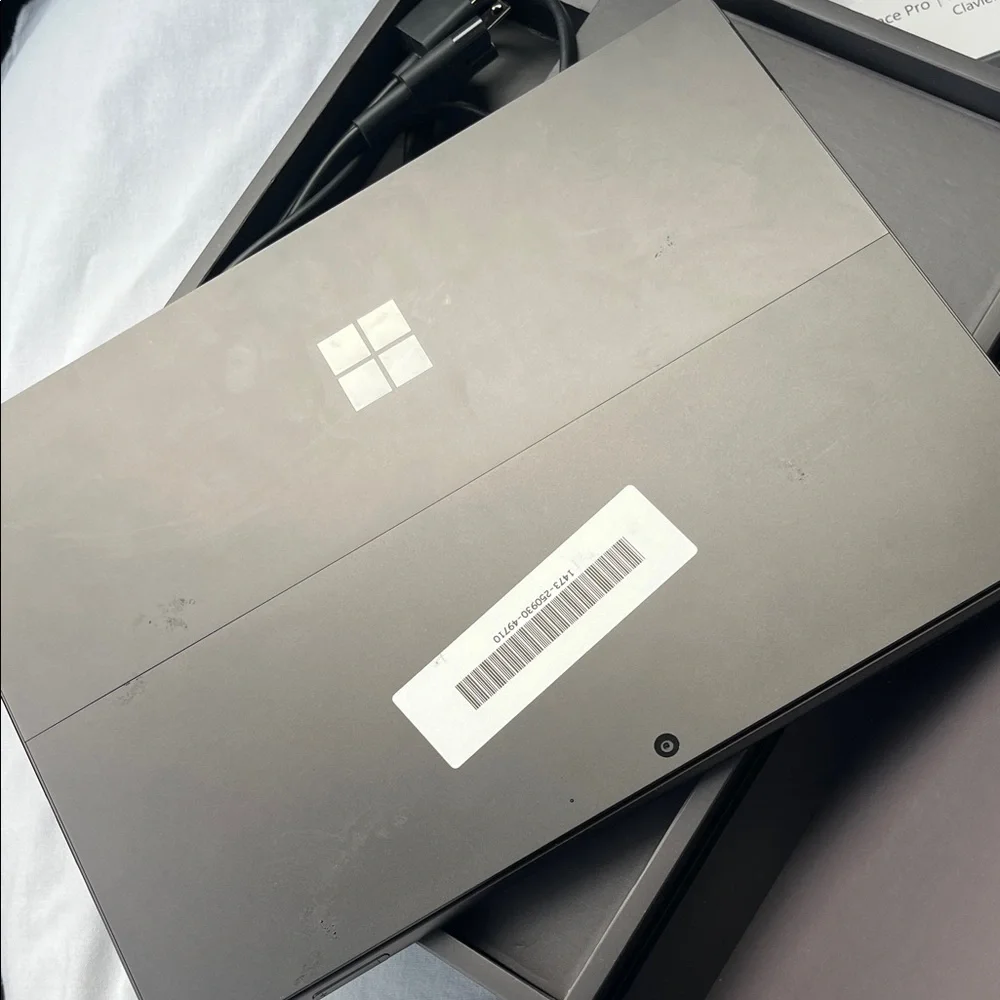 Snapdragon® X Elite (12 Core), with OLED display + Surface Pro 13-inch Keyboard